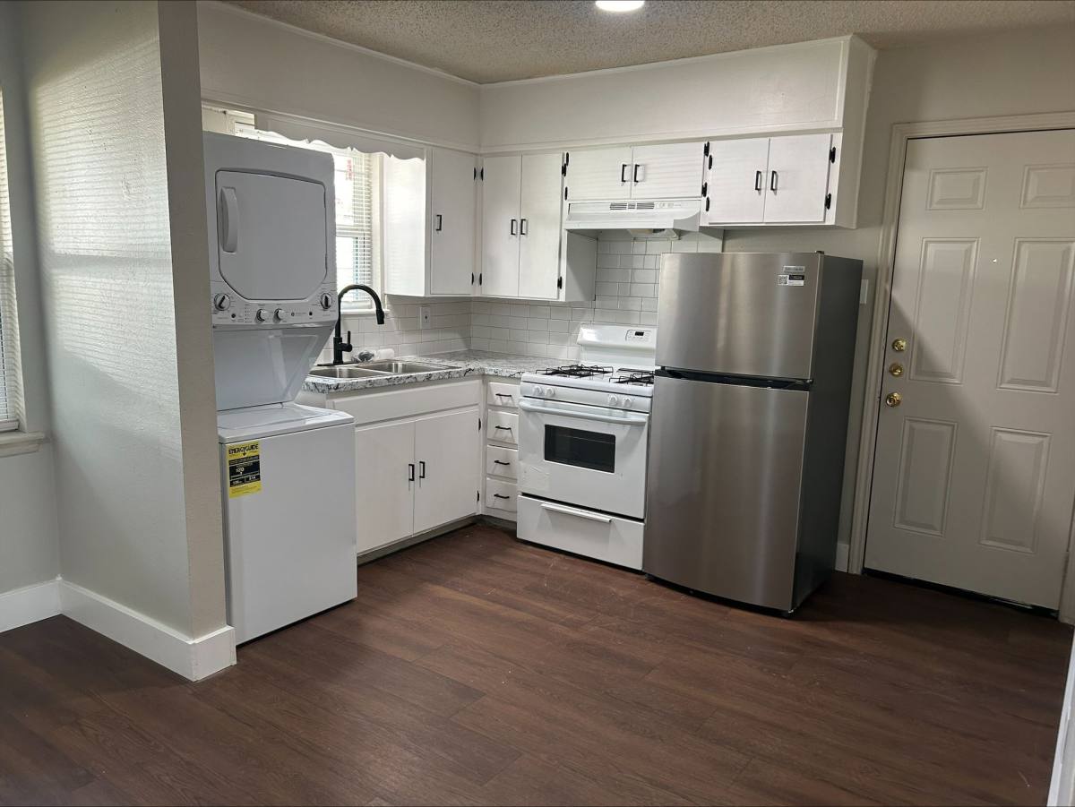 Apartment for rent at 818 W Texas St, Denison, TX 75020