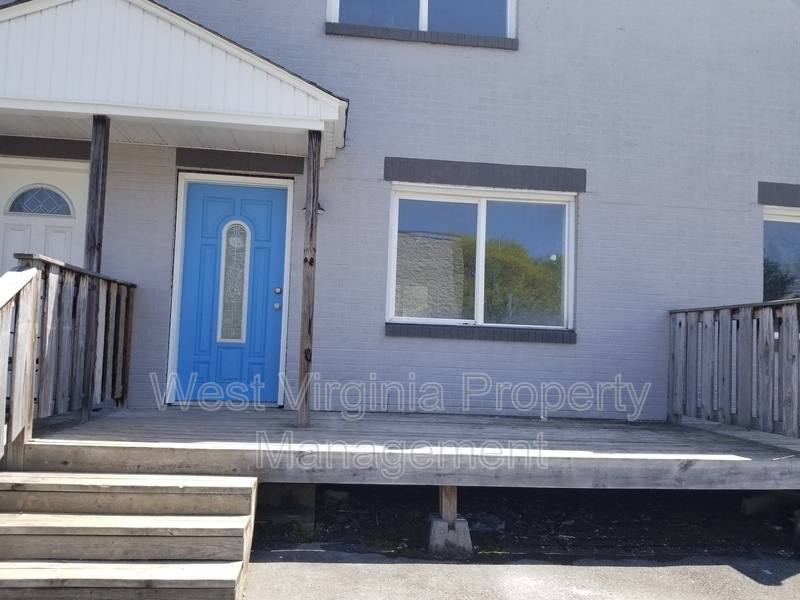 Townhouse for rent at 200 Lewis St #4, Oak Hill, WV 25901