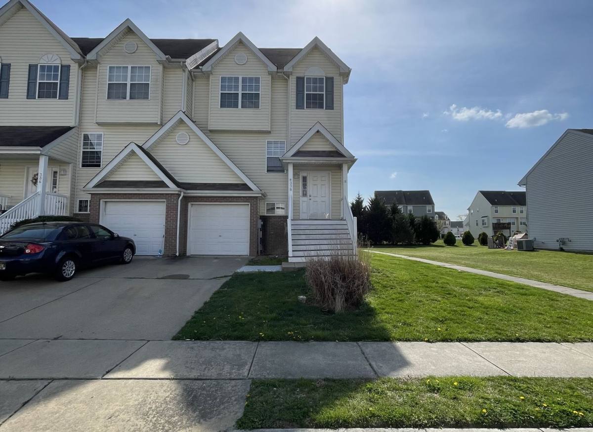 Townhouse for rent at 338 Northdown Dr, Dover, DE 19904
