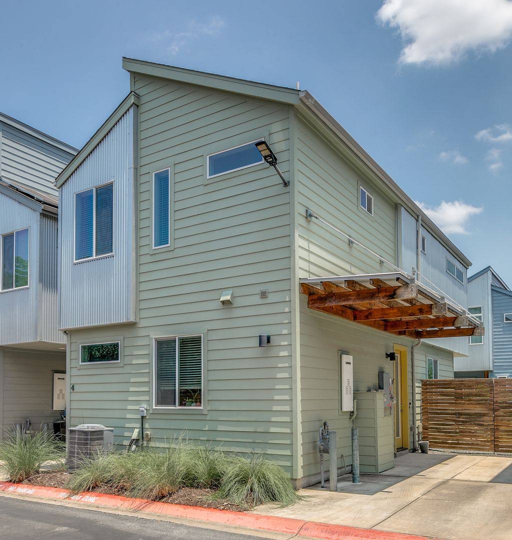 Townhouse for rent at 330 Clay St, San Antonio, TX 78204