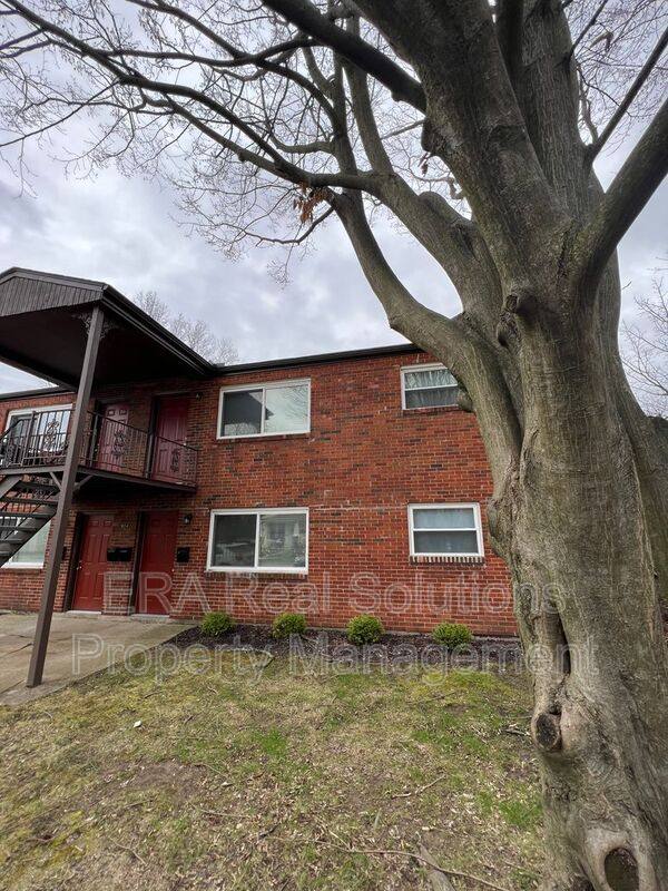 Apartment for rent at 924 Rarig Ave #B, Columbus, OH 43219