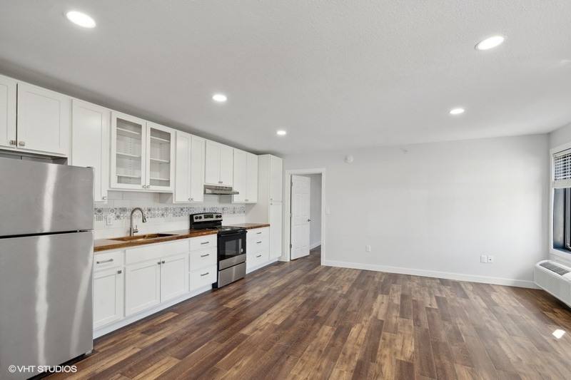 Apartment for rent at 413 Jefferson St #10, Pella, IA 50219