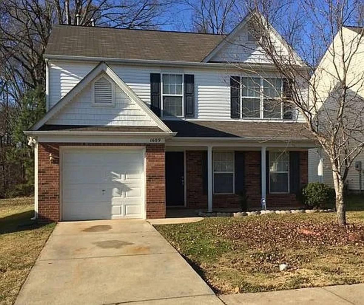 House for rent at 1609 Crandon Dr, Charlotte, NC 28216