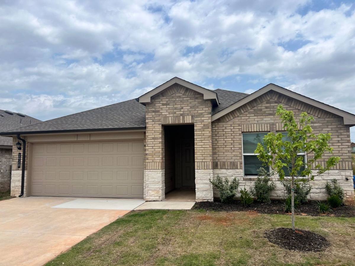 House for rent at 2928 Firefly Dr, Yukon, OK 73099