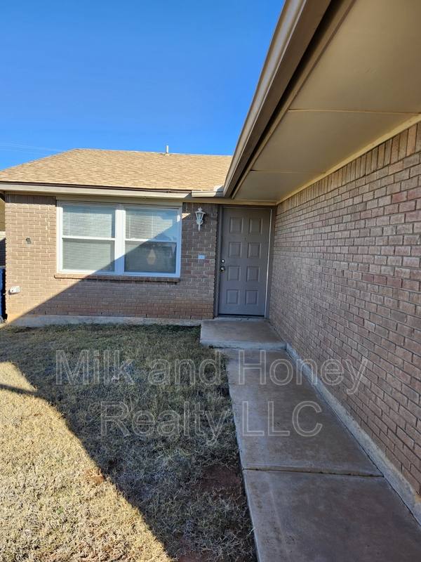 Apartment for rent at 12407 SW 2nd St #1, Yukon, OK 73099