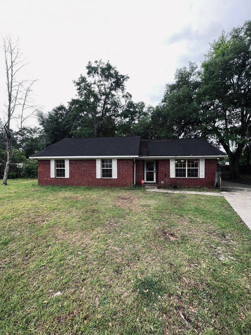 House for rent at 413 SE Jefferson Circle, Allenhurst, GA 31301
