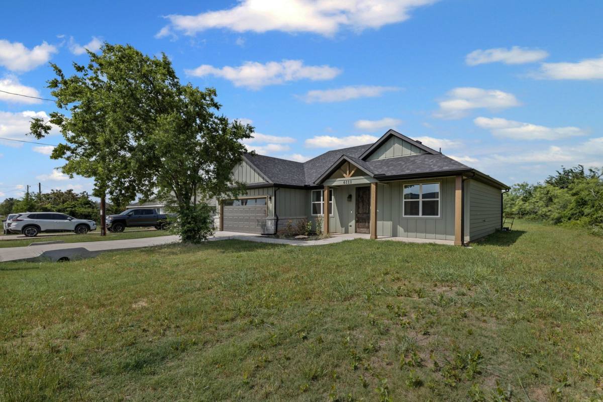 House for rent at 6111 Collins Court, Granbury, TX 76048