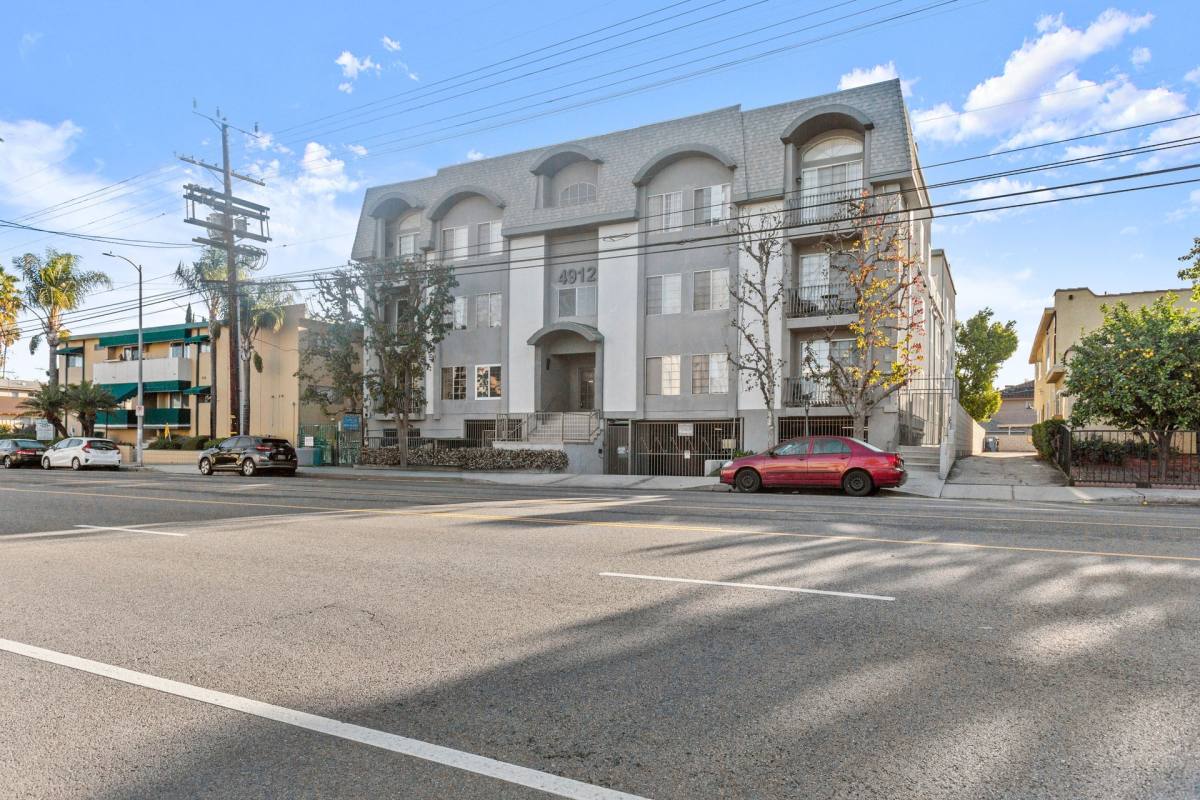 Apartment for rent at 4912 Kester Ave, Sherman Oaks, CA 91403