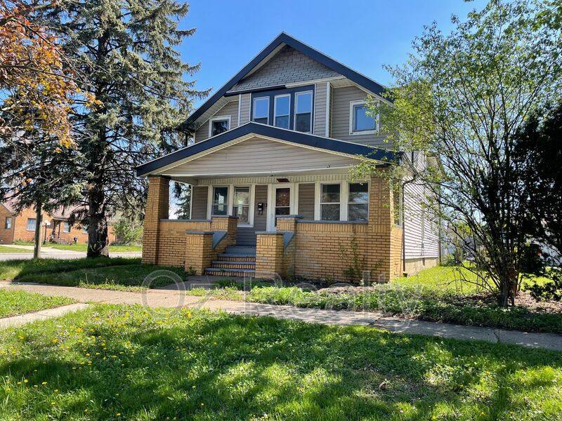 House for rent at 3430 Maple St, Toledo, OH 43608