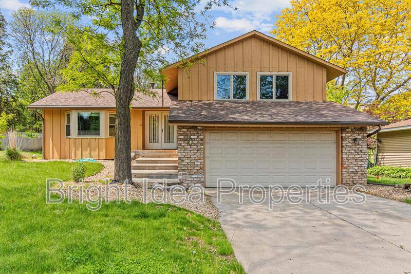 House for rent at 1716 Evergreen Dr, Saint Paul, MN 55125