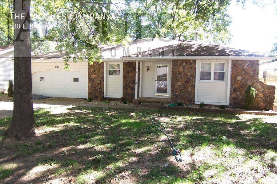 House for rent at 830 E Rosebrier St, Springfield, MO 65807