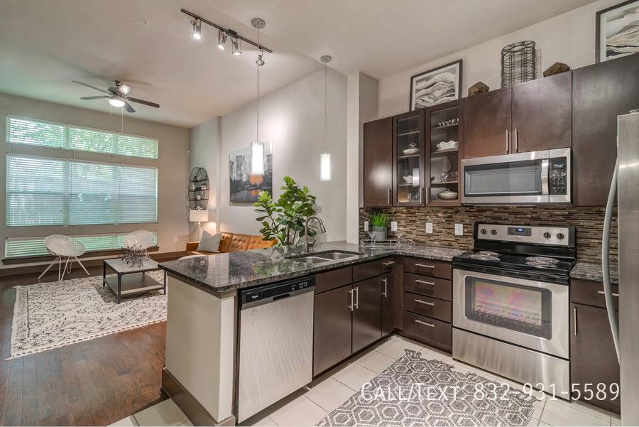 Apartment for rent at 1000 Oakdale St #5HP1, Houston, TX 77004