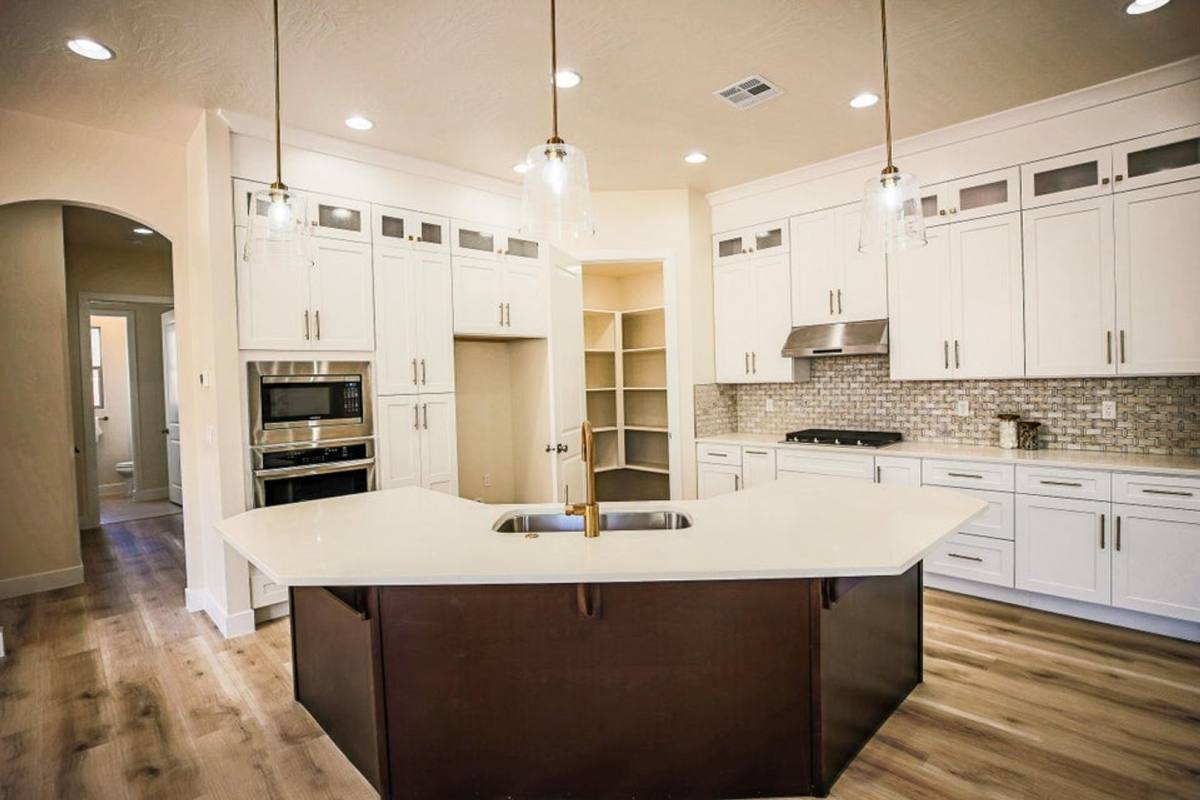 House for rent at 3296 S Red Sands Way, Hurricane, UT 84737