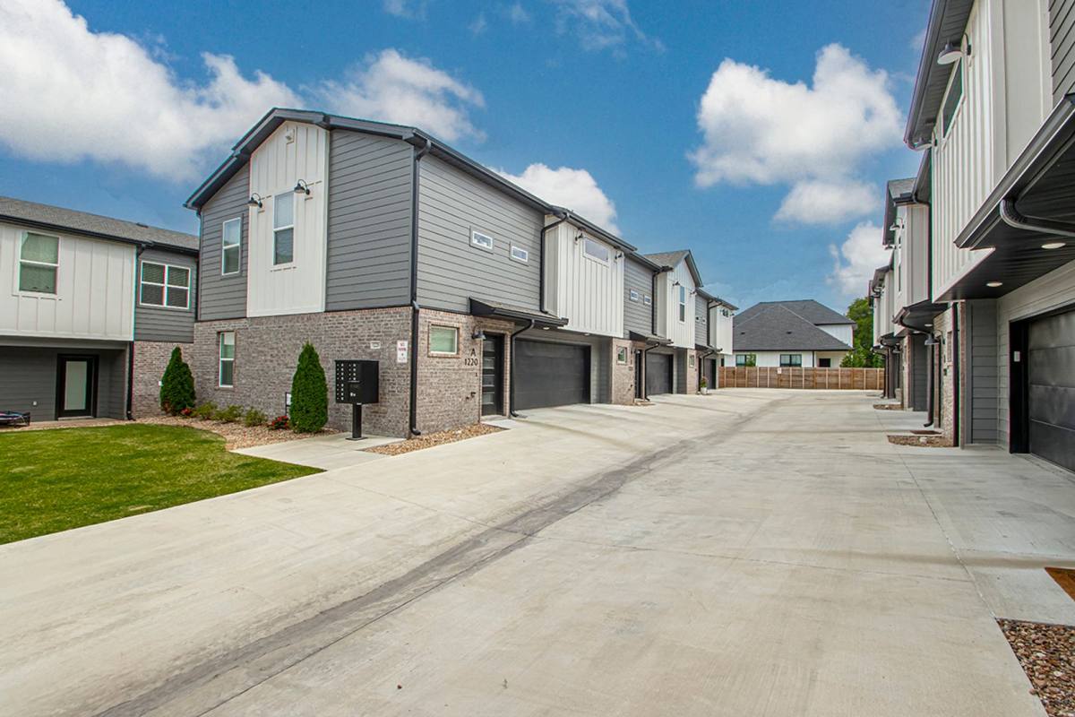 Townhouse for rent at 1220 W 4th St, North Little Rock, AR 72114