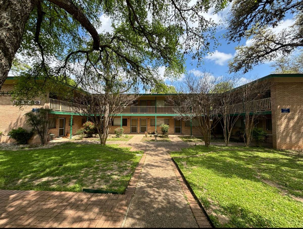 Apartment for rent at 1212 W 13th St, Austin, TX 78703