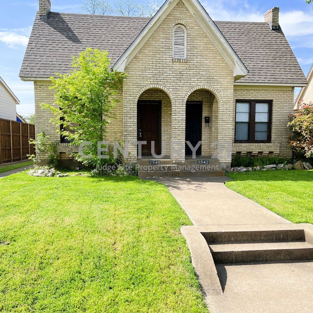 House for rent at 2540 Gladstone Dr, Dallas, TX 75211