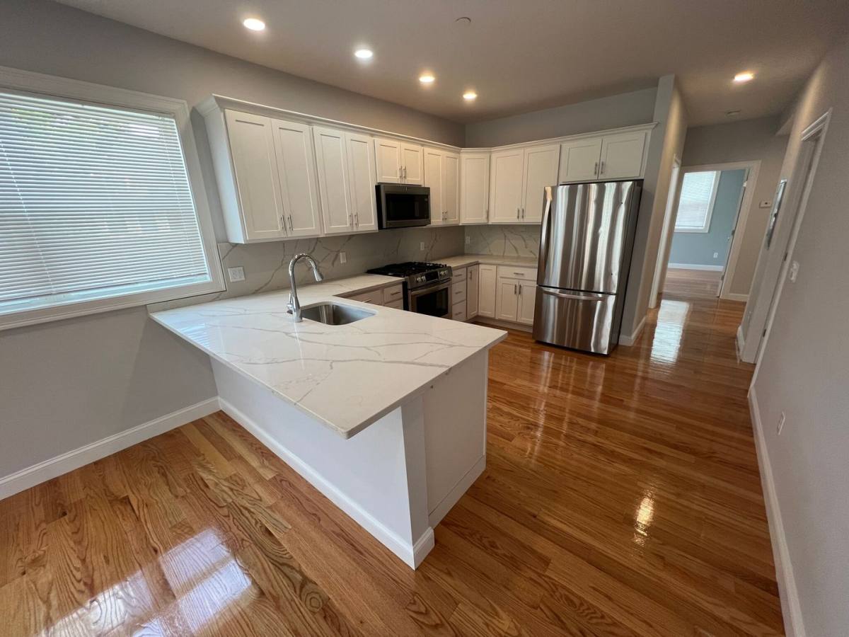 House for rent at 126 Cross St #11D, Somerville, MA 02145
