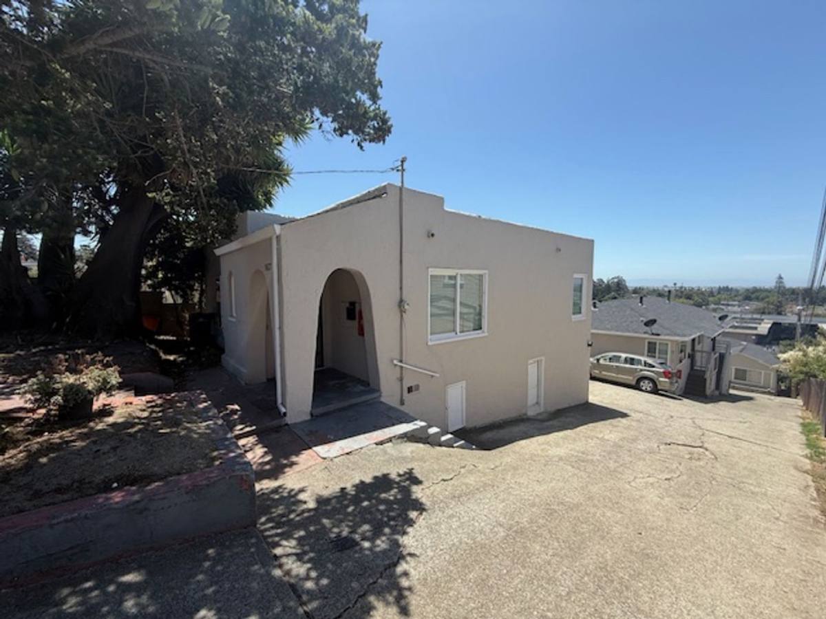 Apartment for rent at 8115 Ney Ave, Oakland, CA 94605