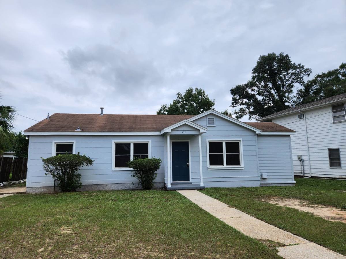 House for rent at 271 Chestnut St, Pensacola, FL 32506