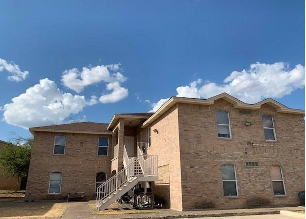 Apartment for rent at 3008 E Stewart St, Laredo, TX 78043