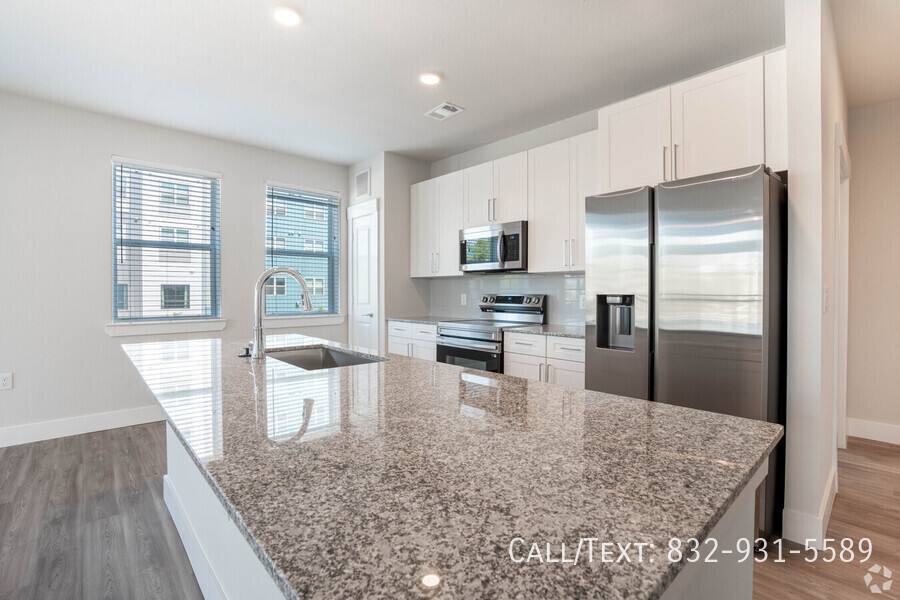 Apartment for rent at 2000 N St Charles #BE3, Houston, TX 77003