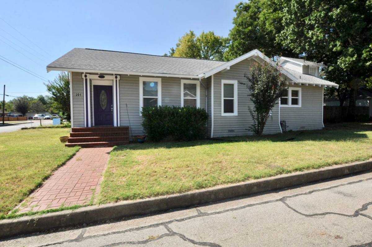 201 W Columbia, Weatherford, TX 76086