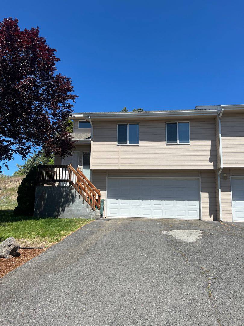 Apartment for rent at 5505-5507-5509-5511 N Hills Dr, Klamath Falls, OR 97603