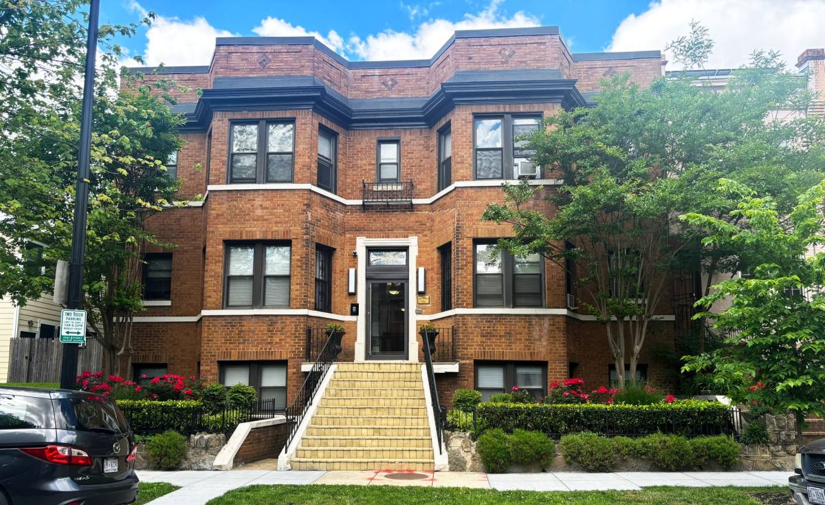 Apartment for rent at 435 16th St SE, Washington, DC 20003