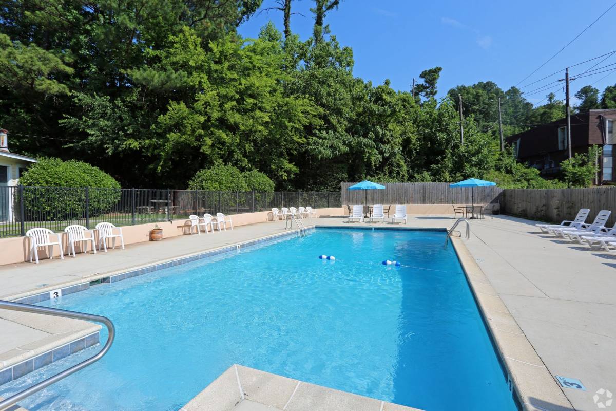 Apartment for rent at 925 Beacon Parkway E, Birmingham, AL 35209
