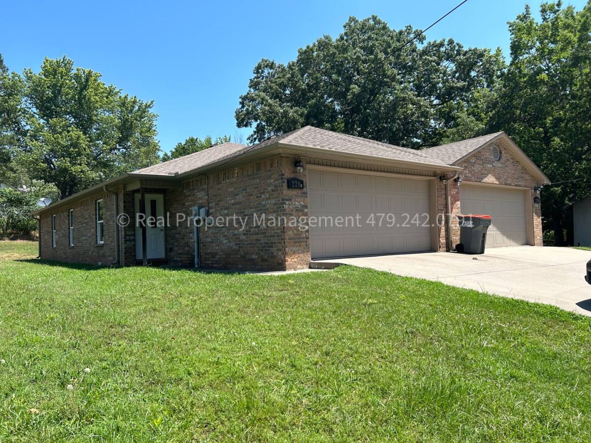 House for rent at 220 W Gary St #SIDE B, Greenwood, AR 72936