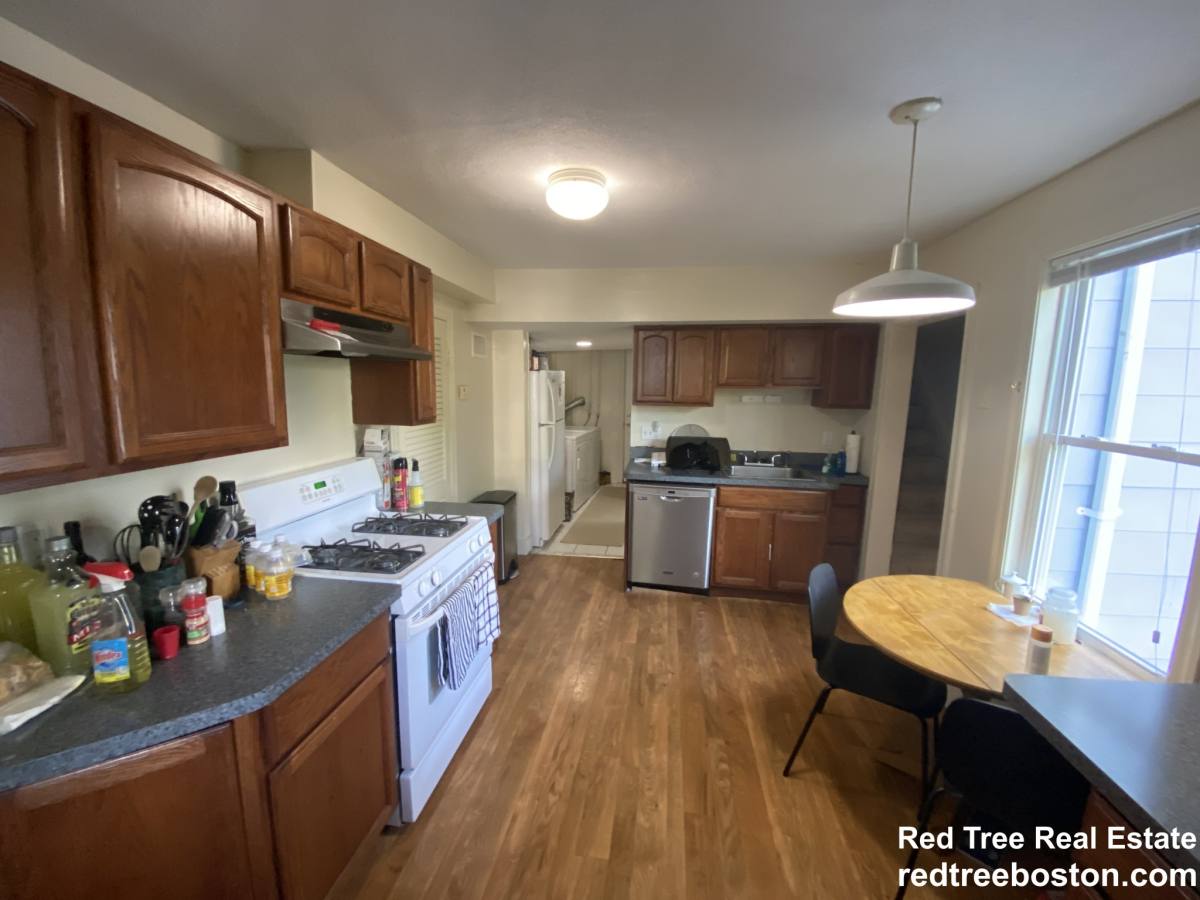 Apartment for rent at 25 Oakland St #1, Newton, MA 02458