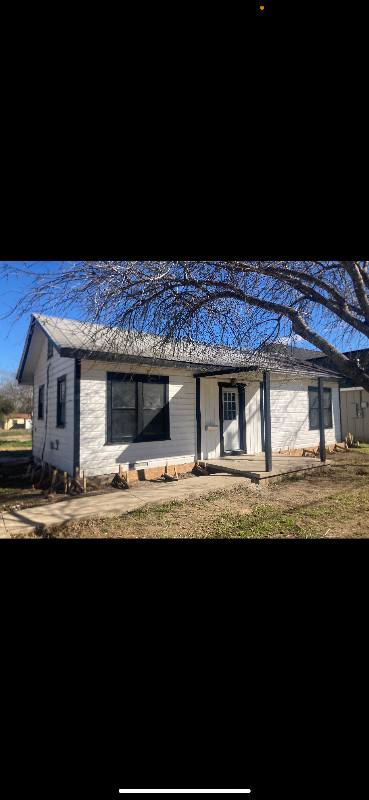 House for rent at 1201 Ave K, Hondo, TX 78861