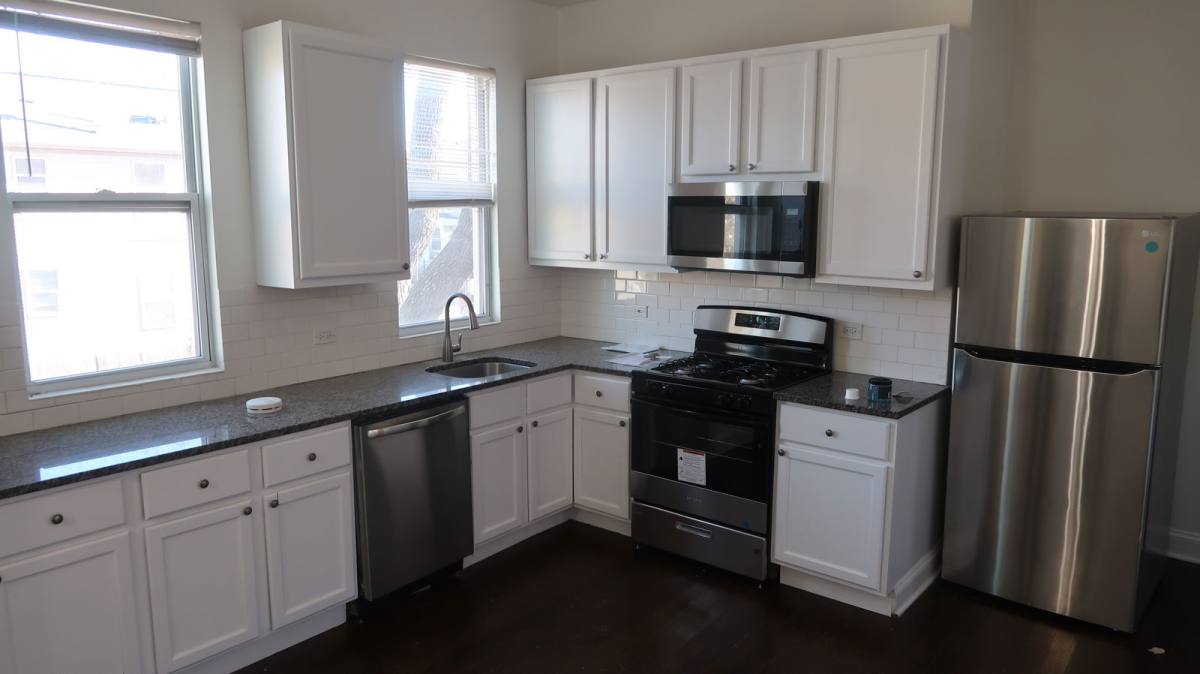 House for rent at 3800 W Diversey Ave #2R, Chicago, IL 60647
