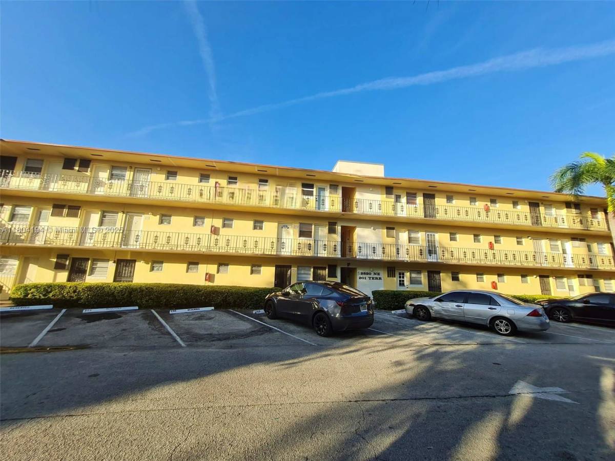 Condo for rent at 2820 NE 201st Terrace #F106, Miami, FL 33180
