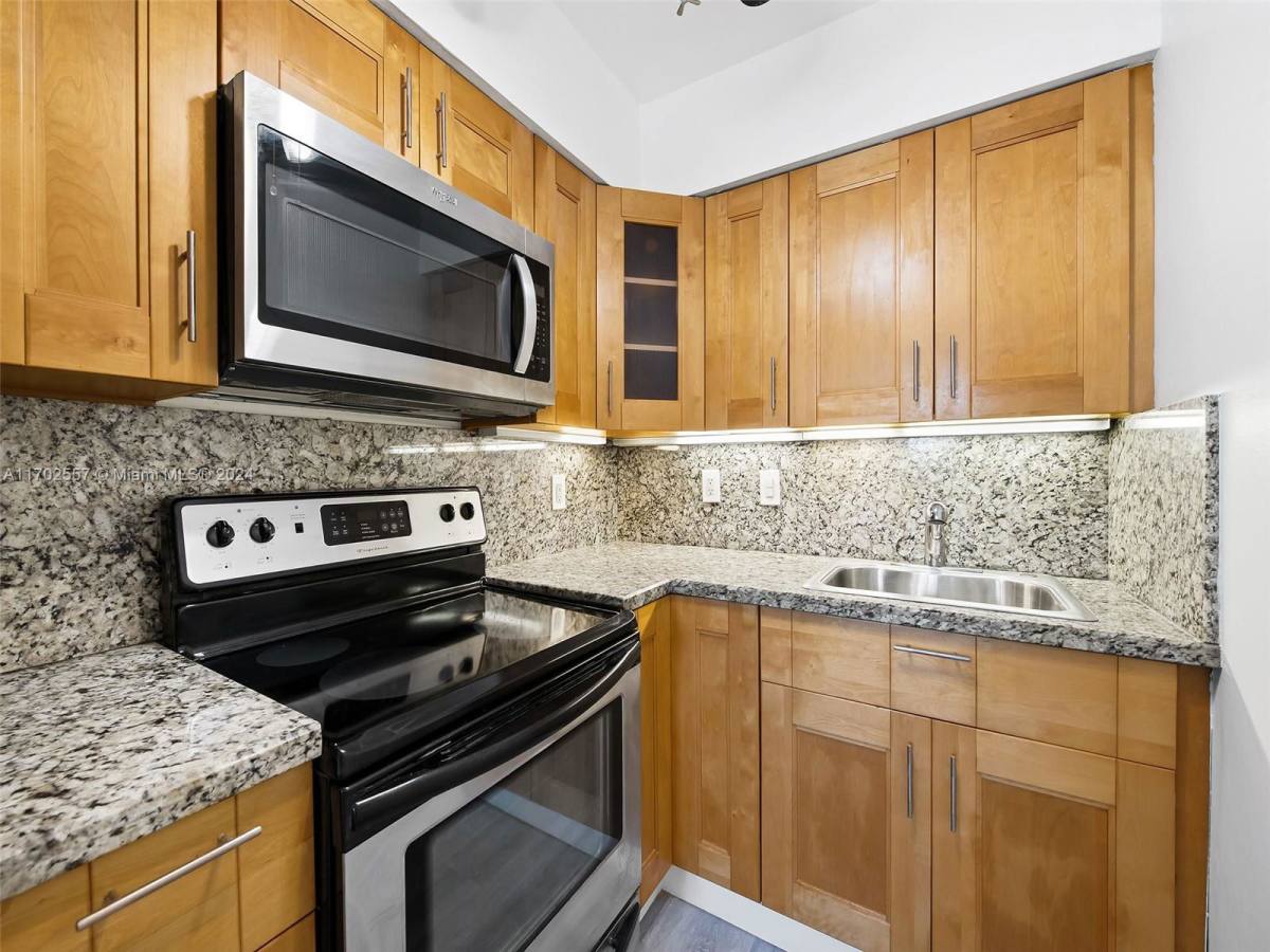 Apartment for rent at 1816 E Oakland Park Blvd #1-A, Fort Lauderdale, FL 33306
