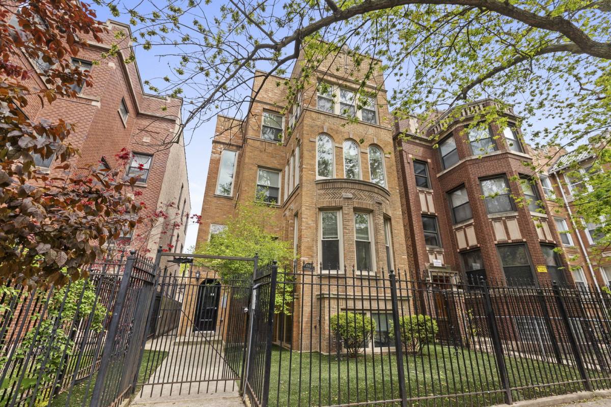 House for rent at 7717 N Marshfield Ave #2, Chicago, IL 60626