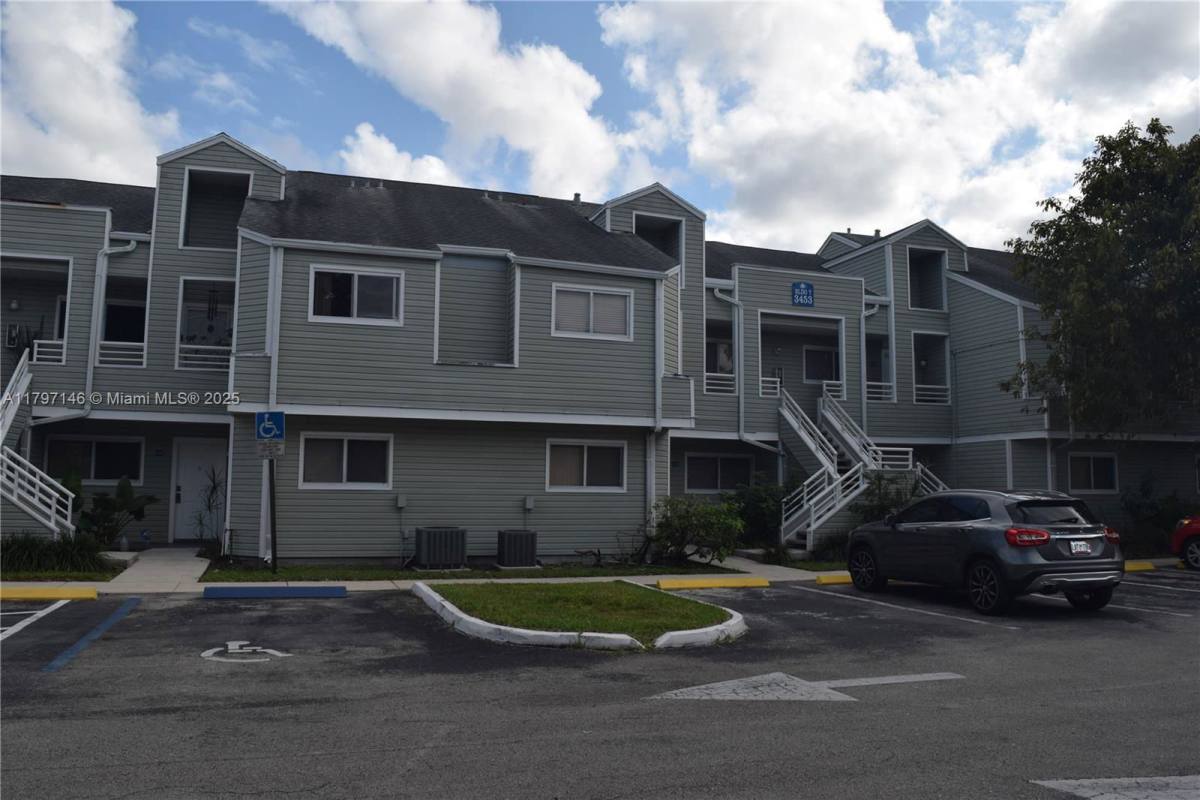 Condo for rent at 3453 NW 44th St #101, Fort Lauderdale, FL 33309