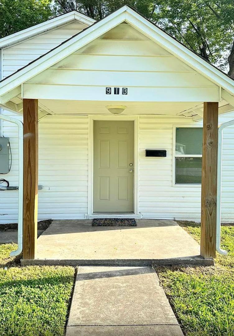 House for rent at 913 E College St #913, Bolivar, MO 65613