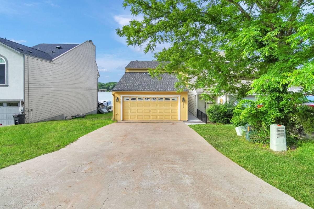 House for rent at 1216 Lake View Dr, Montgomery, TX 77356