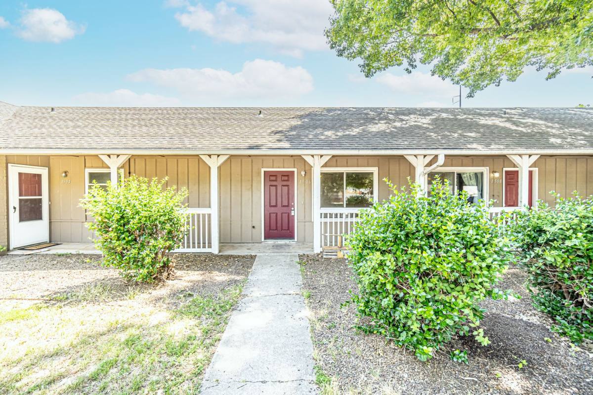 House for rent at 1506 W Janda Dr, Rogers, AR 72756