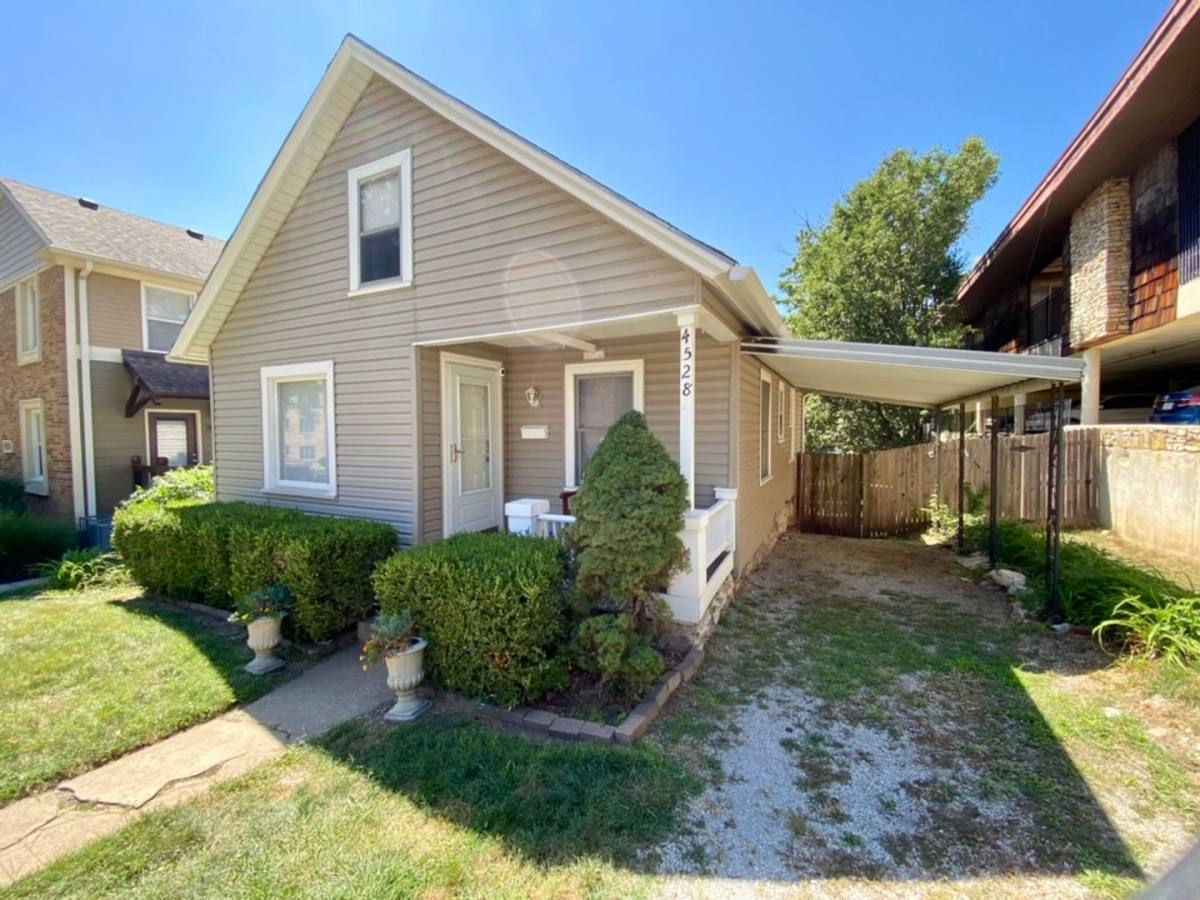 House for rent at 4528 Jefferson St, Kansas City, MO 64111