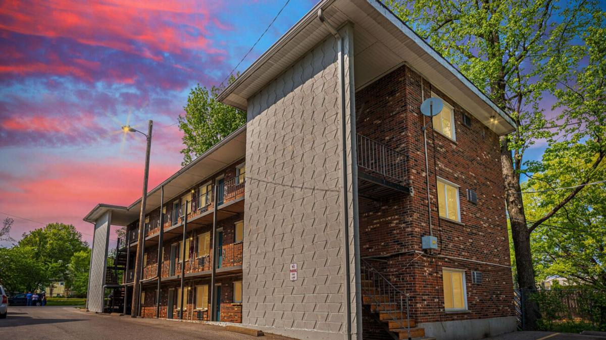 Apartment for rent at 3320 Greenwood Blvd, Saint Louis, MO 63143