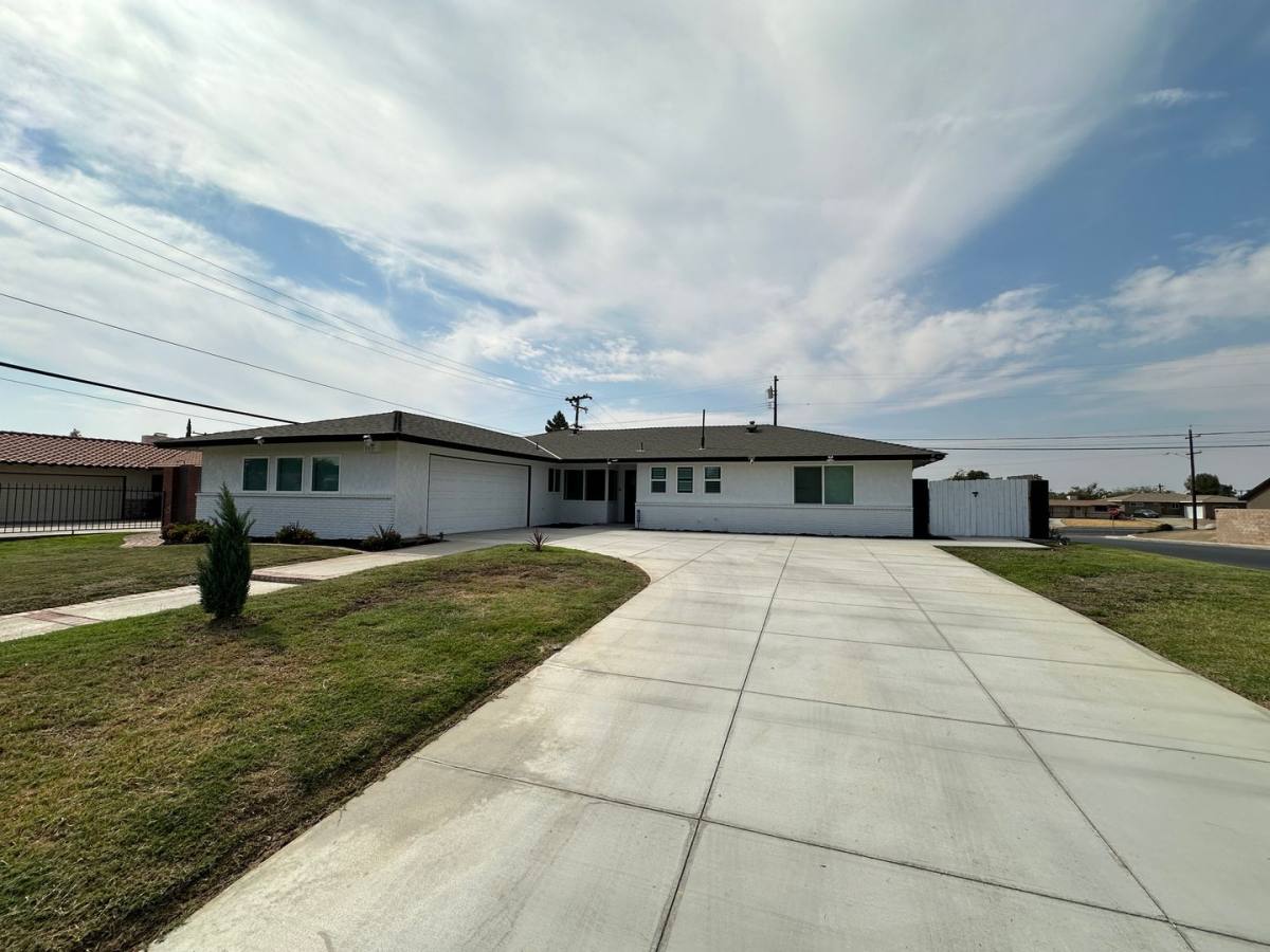House for rent at 3208 Vassar St, Bakersfield, CA 93306