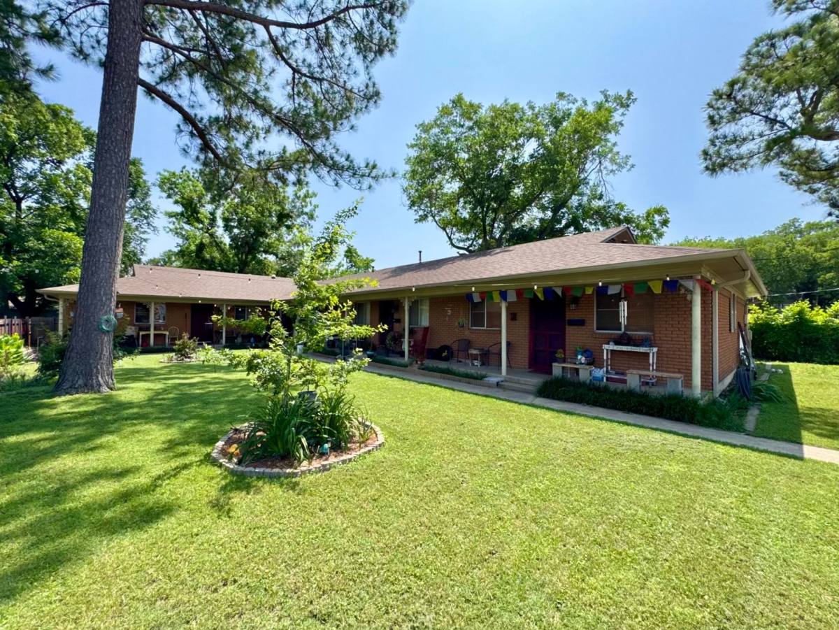 Apartment for rent at 419 W Sycamore St, Denton, TX 76201