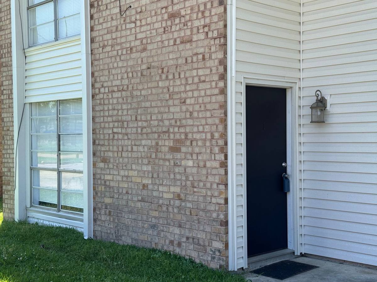 Townhouse for rent at 2630 Kelli Dr, Denham Springs, LA 70726