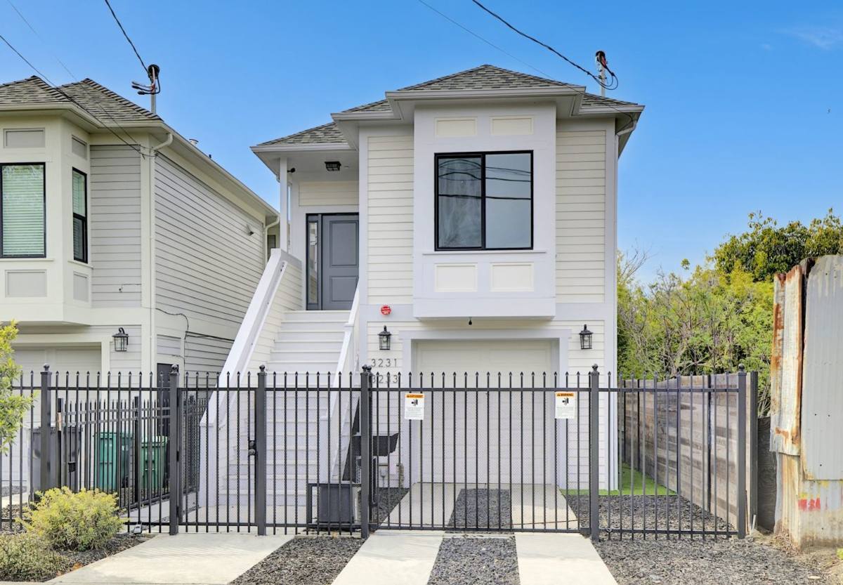 Apartment for rent at 3231-3233 Hannah St, Emeryville, CA 94608