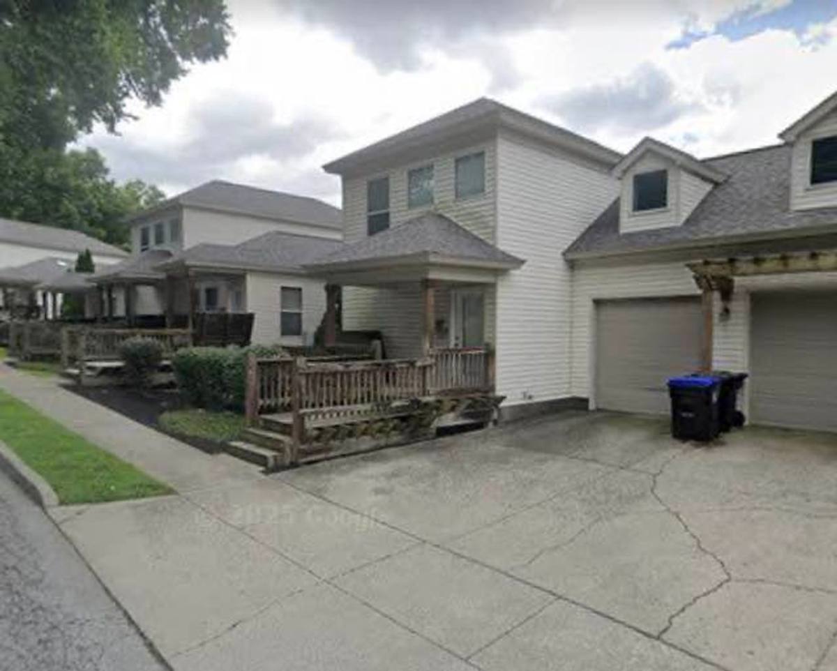 Townhouse for rent at 337 Kenilworth Rd, Louisville, KY 40206