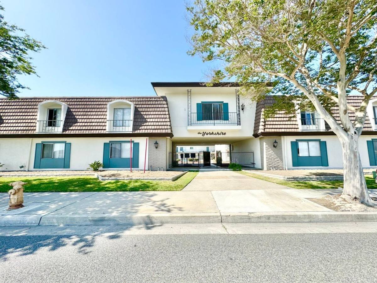 Apartment for rent at 11075 Westminster Ave, Garden Grove, CA 92843