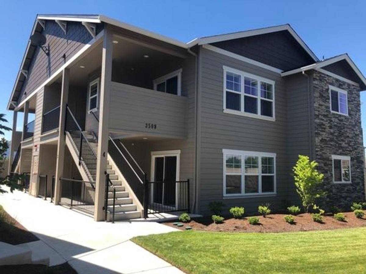 Apartment for rent at 3503 Juanipero Way, Medford, OR 97504