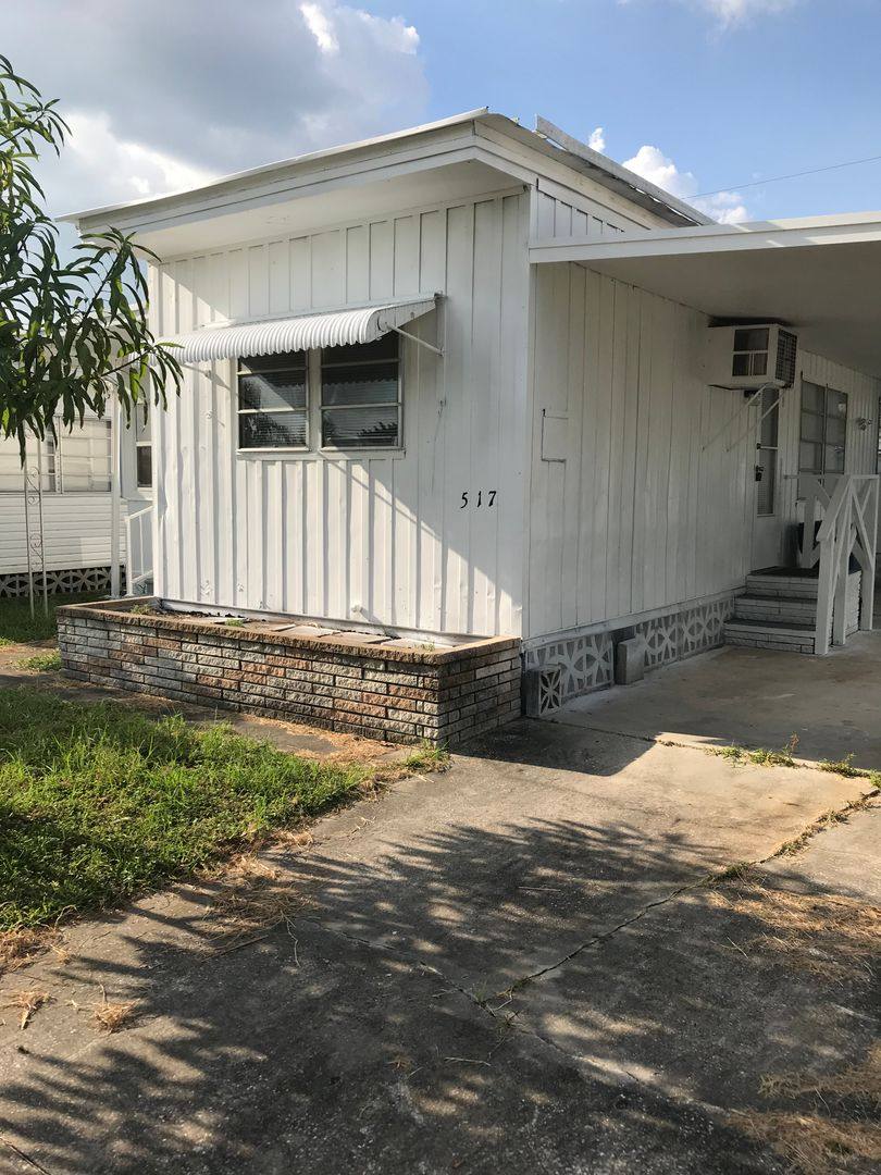 House for rent at 517 51st Ave Dr W, Bradenton, FL 34207